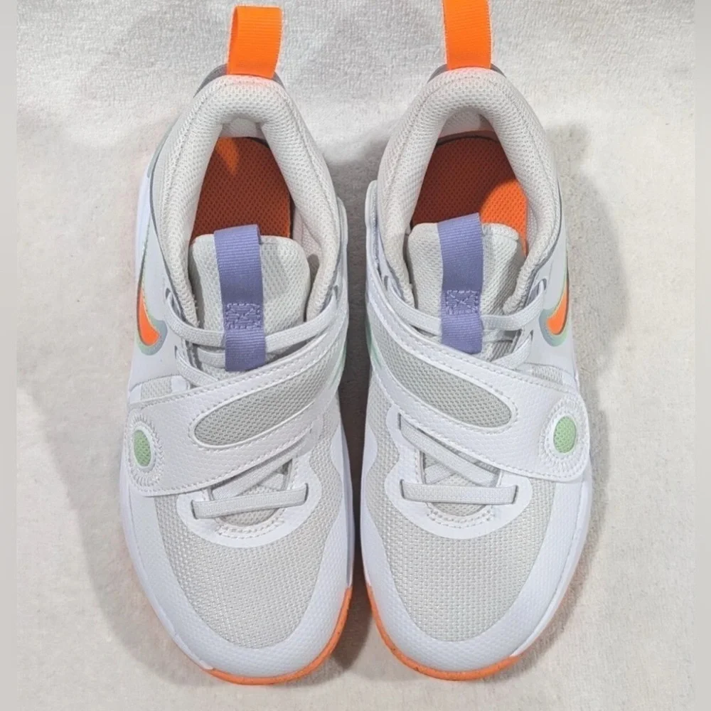 Nike Team Hustle D 11 (GS) White/Orange/Green Girl's Sneakers-Sizes 3Y like new